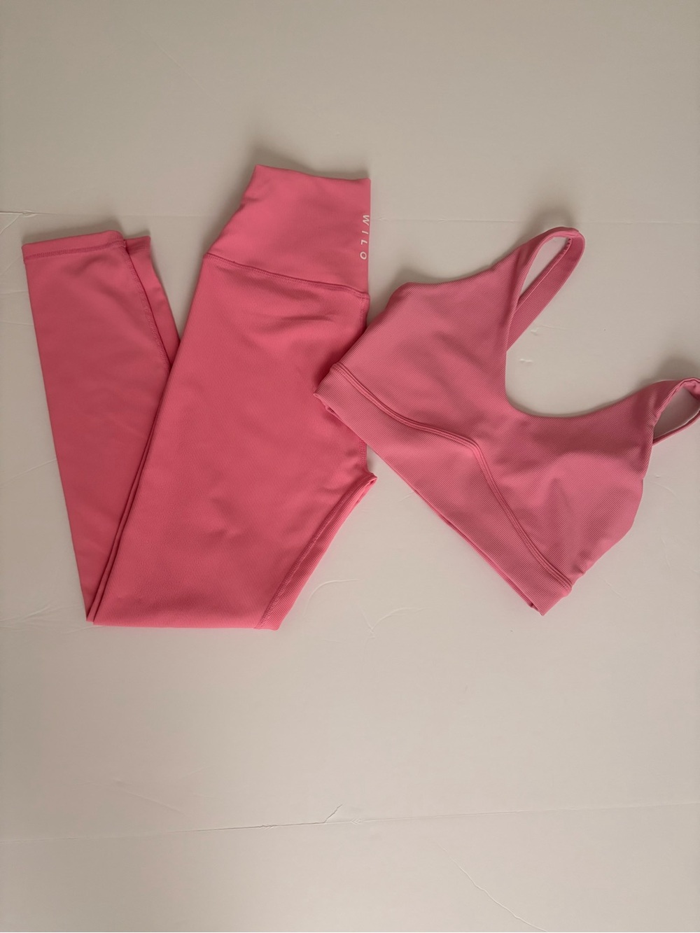WILO 2-piece ribbed activewear set—high-waits leggings & sports bra -size M